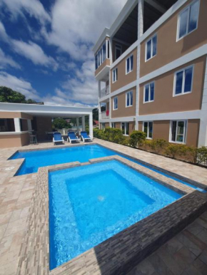 2 minutes from Roseau, Cozy studio with shared pool